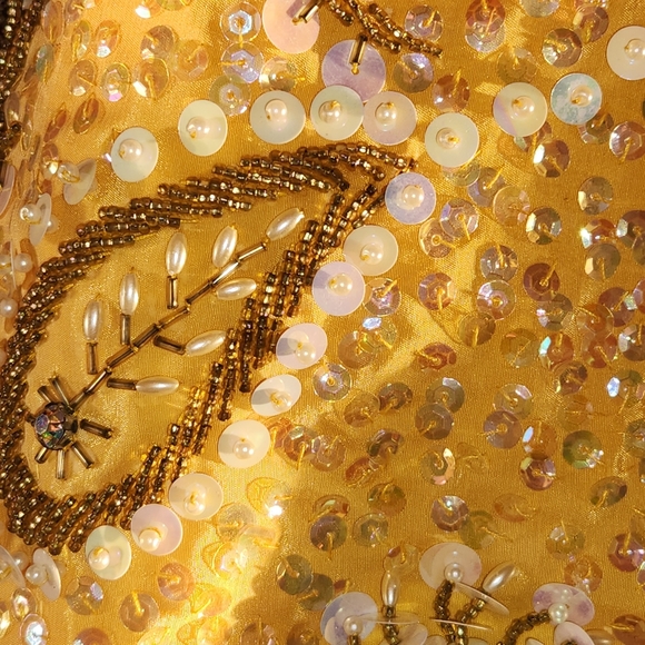 60s embroidered top. Size S/M. Yellow. HARILELA'S. sequined, bids. Sleeveless. - Picture 9 of 10